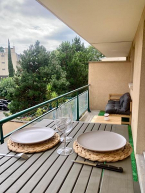 Joli studio avec grande terrasse et parking